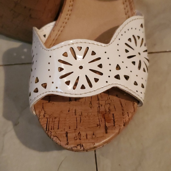 American Eagle white wedge 4 inch sz 6 - Picture 3 of 3